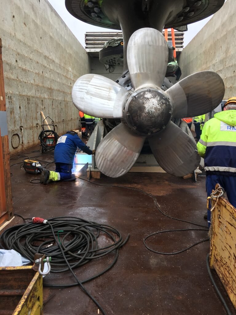 breakbulk sea freight of heavy cargo on board the chartered ship