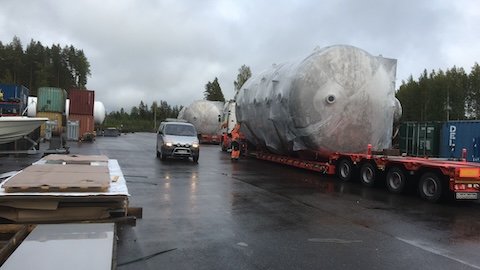 Transport of oversized industrial tank on low-bed trailer with escort vehicle — project cargo by Enkel Project Logistics.