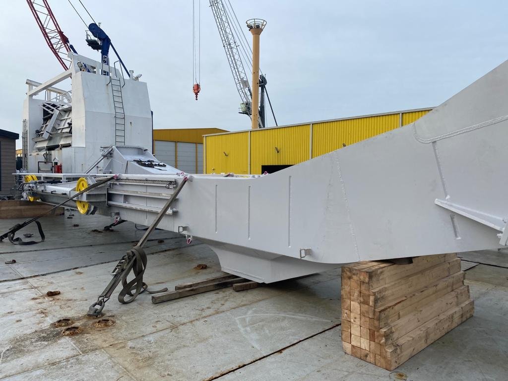 oversized A-frame loaded on breakbulk liner vessel bound to Norway