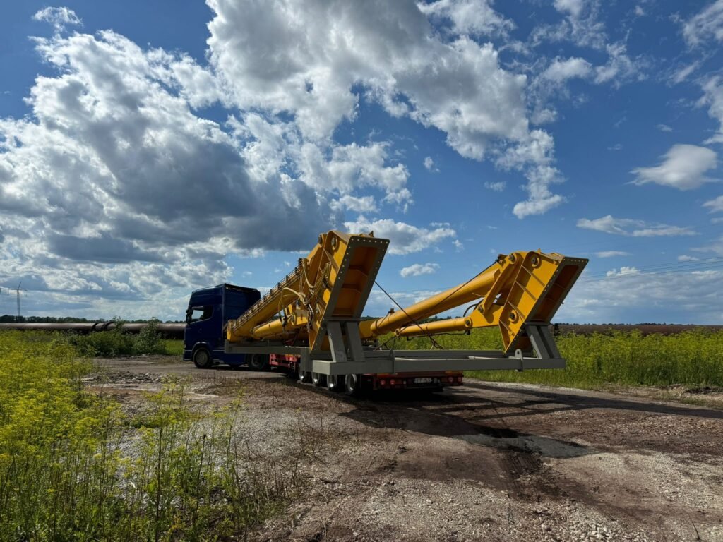 7 m wide large cargo loaded on special trailer on the way to port